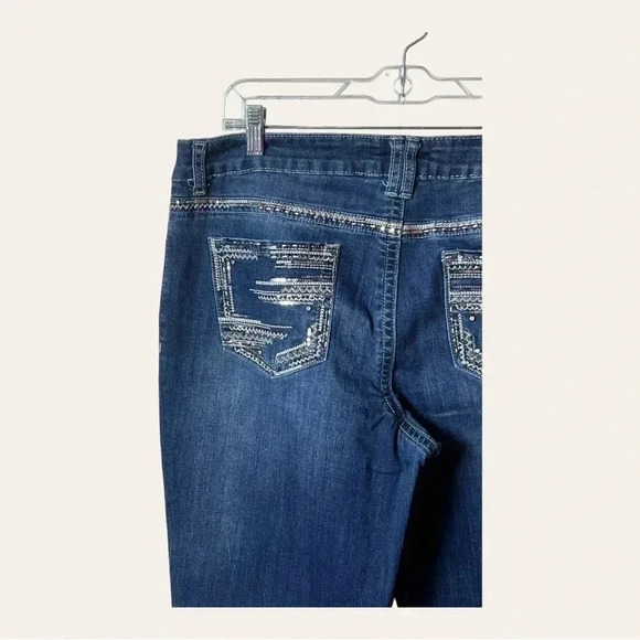 0854. MAURICES JEANS MEDIUM WASH IN COLOR SIZE 15/16 - Picture 8 of 9